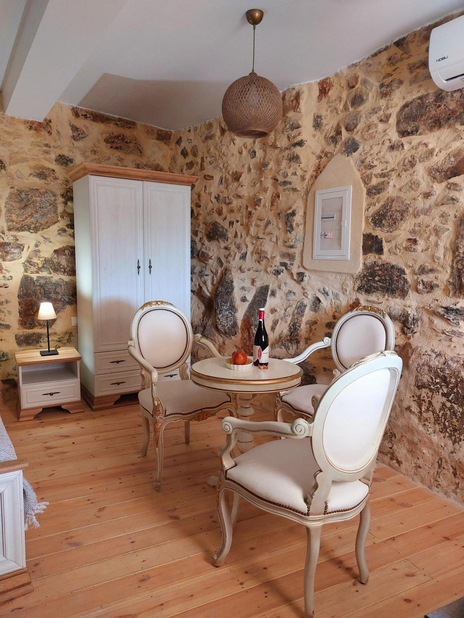 Roza Stone Studio & Suite Goníai المظهر الخارجي الصورة