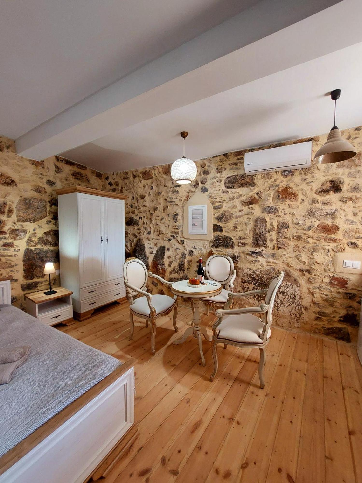 Roza Stone Studio & Suite Goníai المظهر الخارجي الصورة